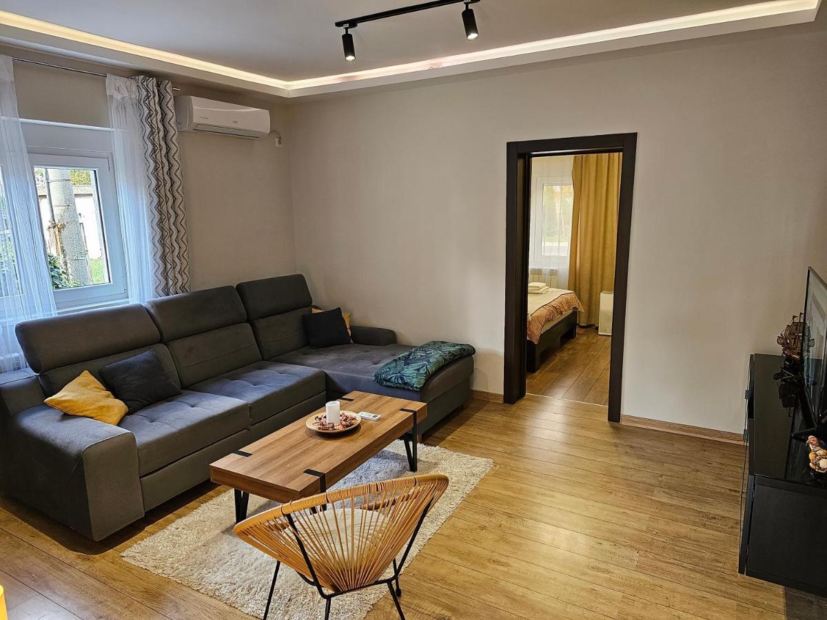 Aerovista Apartment Surčin Eksteriør bilde